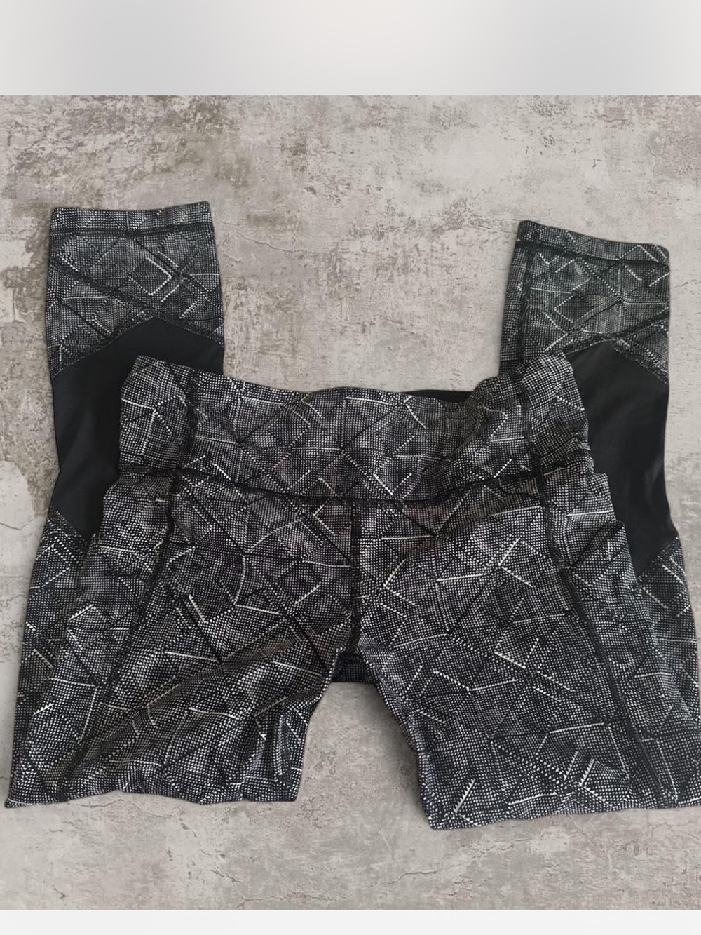 lululemon Black + White Geometric Leggings 🖤